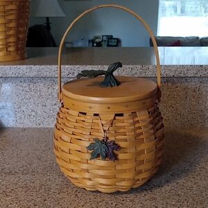 Longaberger Basket with Lid and Leaf Charm